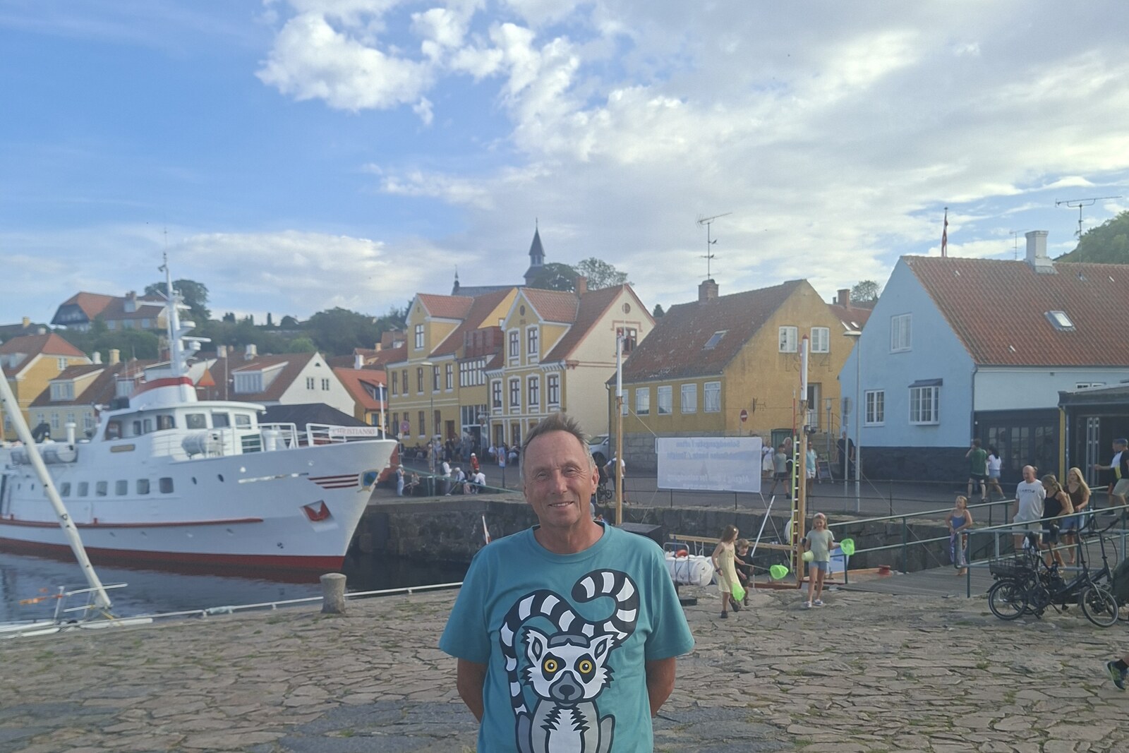 Peter i Gudhjem med stad och båt, 29 juli 2026