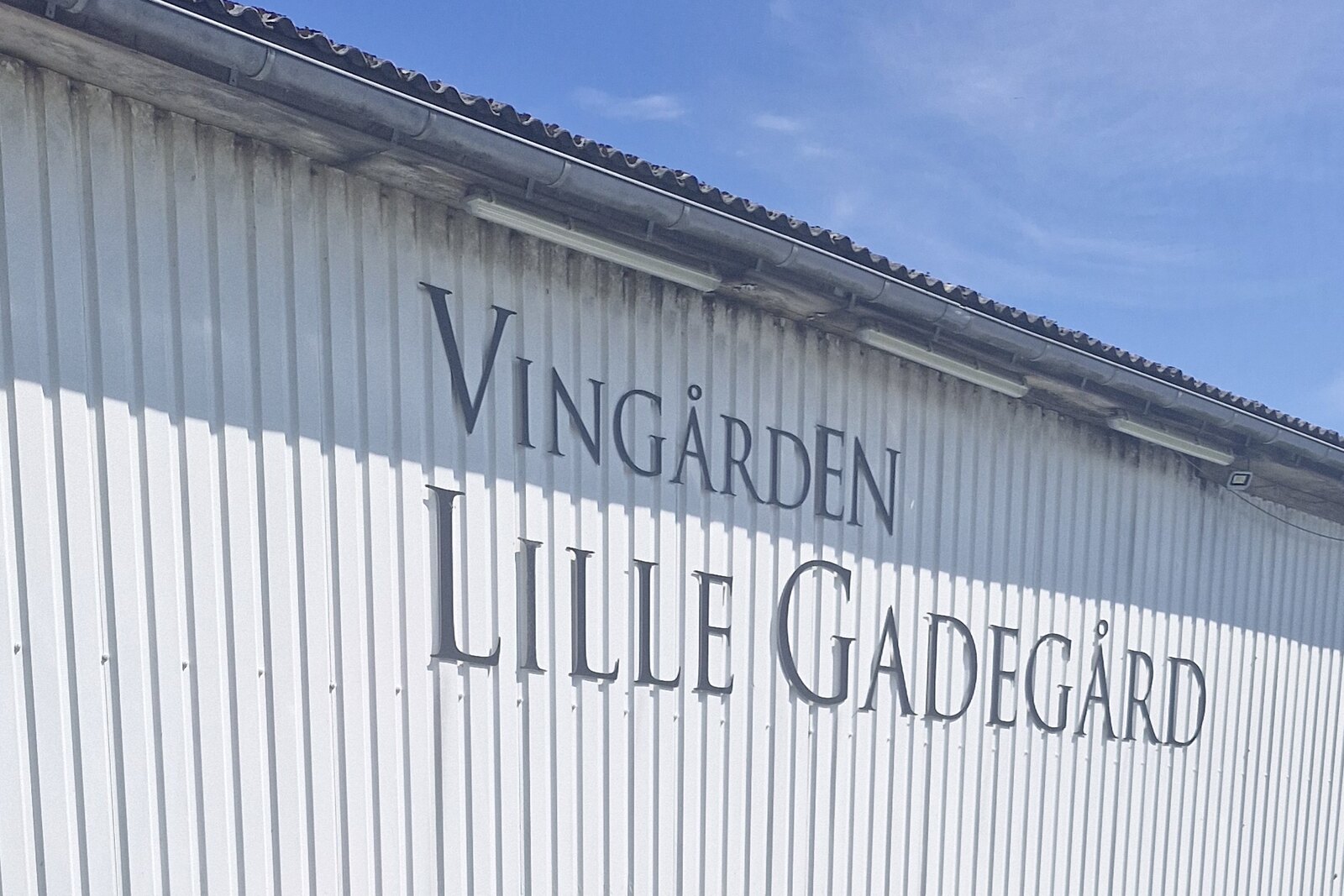 Skylten till Vingården Lille Gadegård