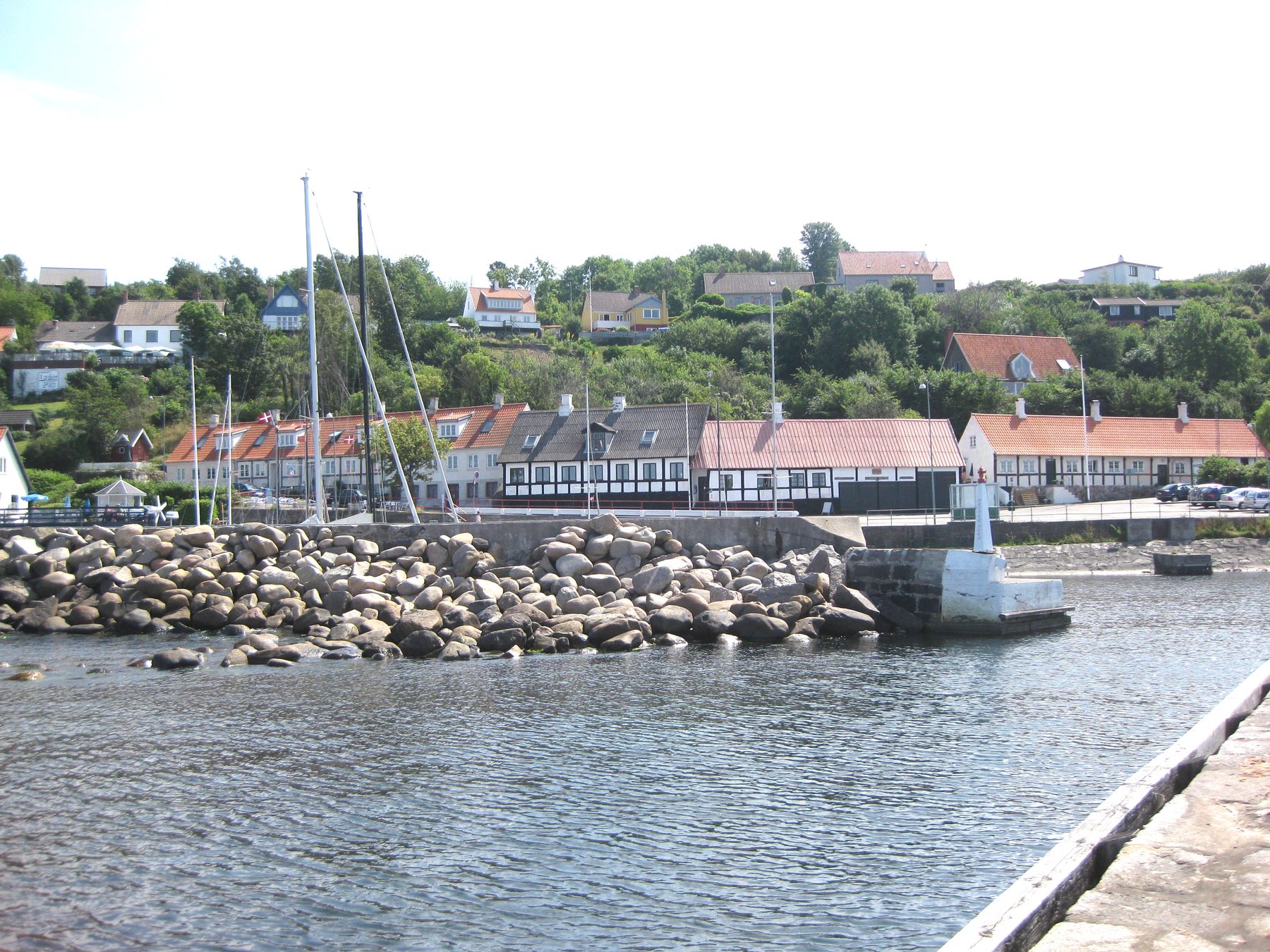 Vang Granitbrud med klippväggar och vatten